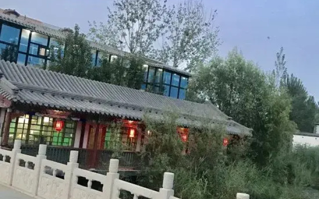 Baiyangdian Water Town Inn
