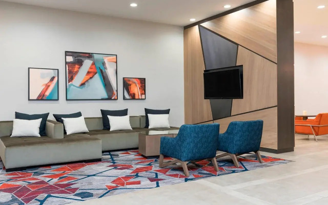 Sonesta Hotel Grand Rapids Airport