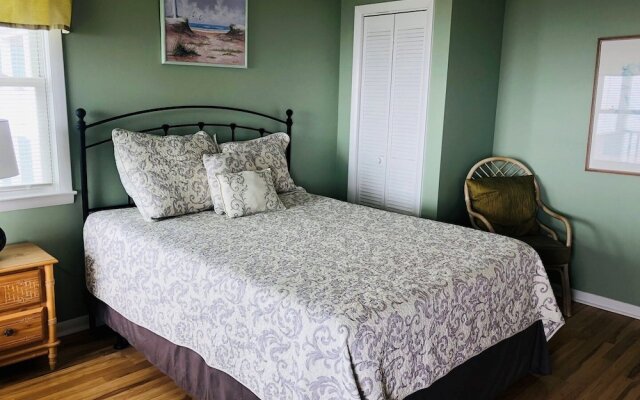 Aquarius 5 Bedroom Home by RedAwning