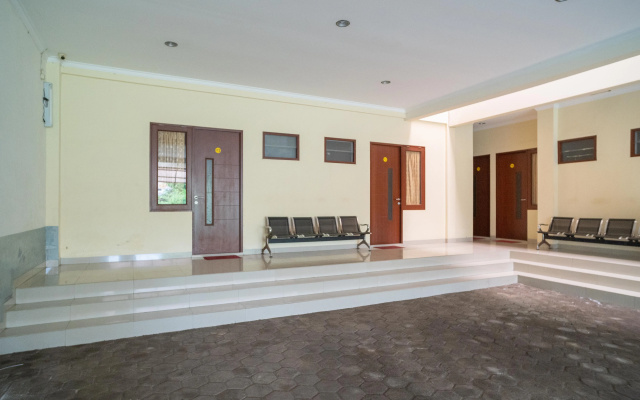 RedDoorz Syariah Plus near Cirebon Super Block Mall 2