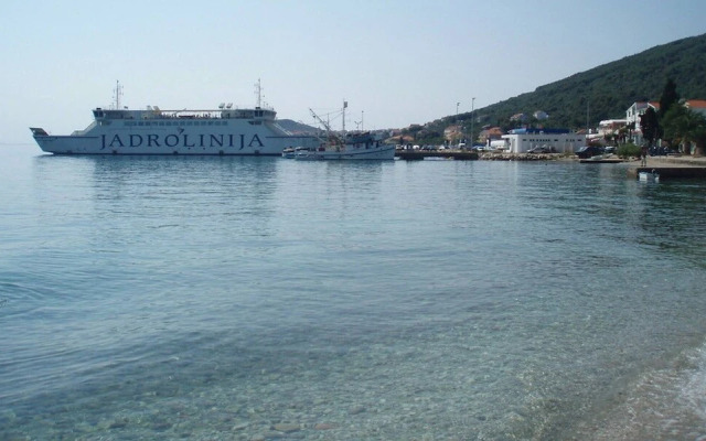 Nearby Beach, Apartment Leda In Center