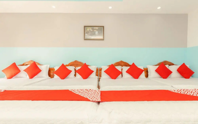 Hoang Truong Hotel by OYO Rooms