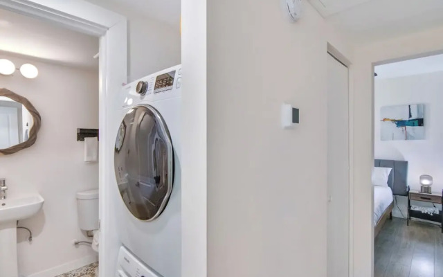 4BR Sleeps 10 Pet Friendly w/ Bbq!