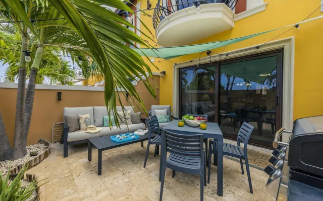 Gold Coast Townhome w Pools GYM 24 7 Security