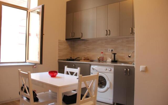 Studio Apartment Near Europe Square