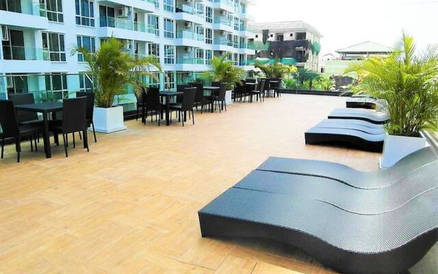 The Cliff sea & Pool Views Studio Apartment Pratumnak Pattaya