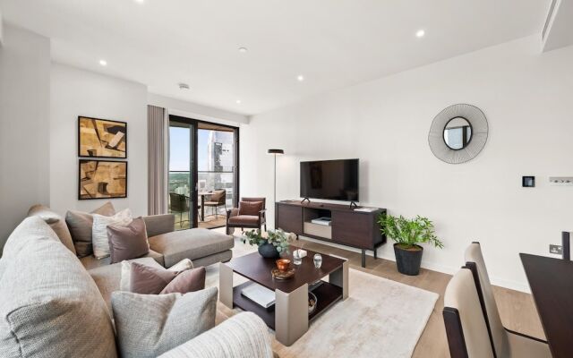 Stunning two Bedroom Docklands Apartment With Balcony