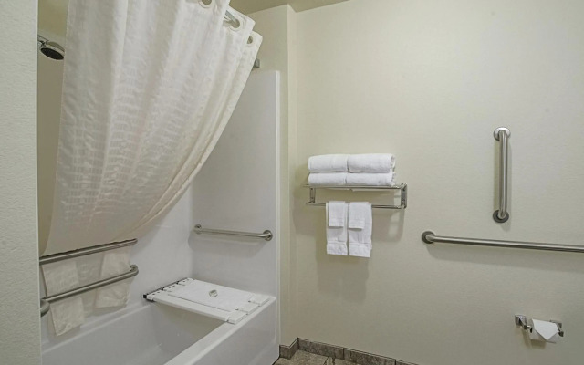 Cobblestone Inn & Suites - Guernsey