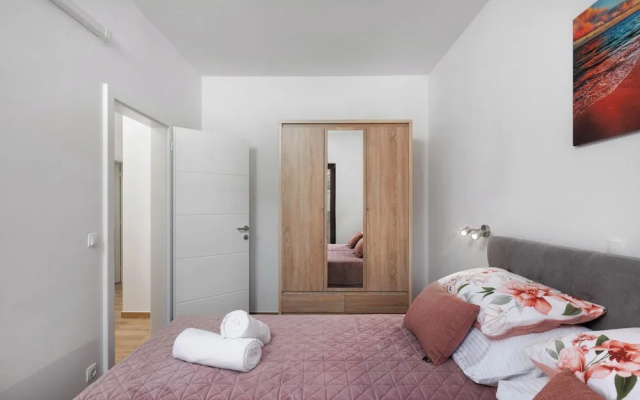 Seafront Apartment Nana