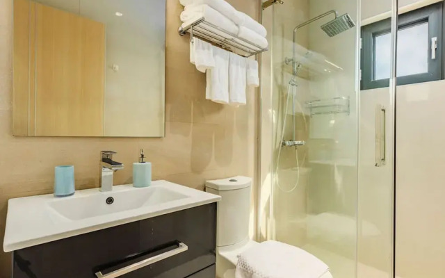 Waykiri Modern Condo 3 Bed 2 Bath Walk to Marriott