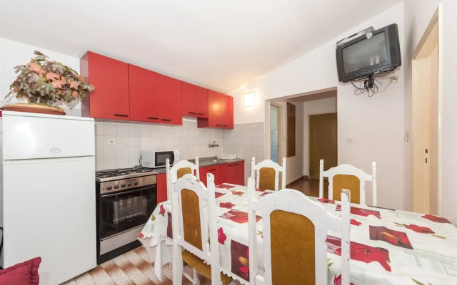 Apartments and Rooms Dragica