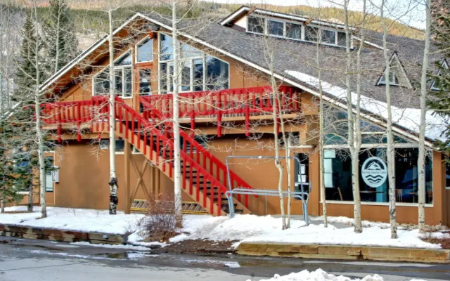 Gateway Lodge 5073