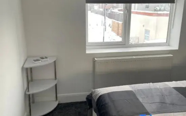 Greenwich Oasis Near o2 arena with Spacious Charm