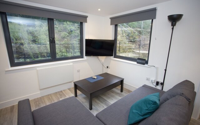 14 Compass Point