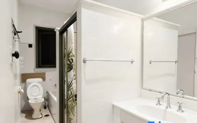 homeaway burwood – Bathroom – Sydney