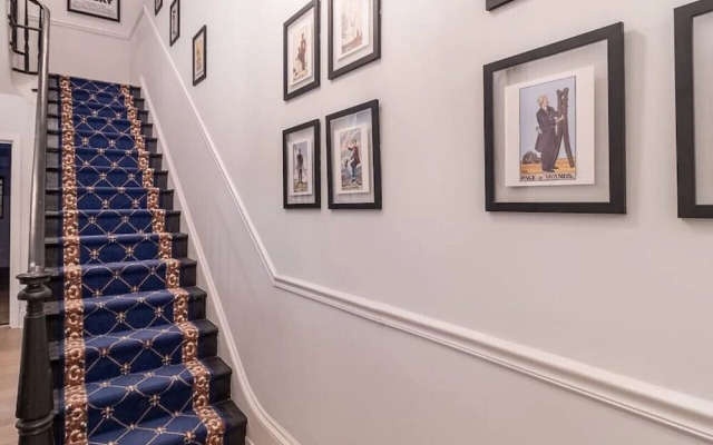 Glamorous Lux Studio - Unit 7