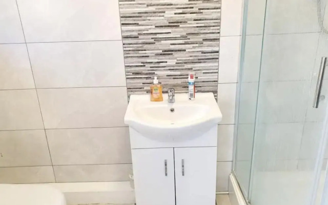 1-bed Suite - Sleeps 3 - Parking - Near Bluewater