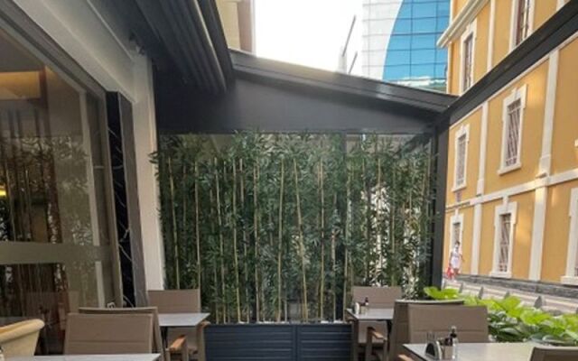 Mithras Hotel & Cafe