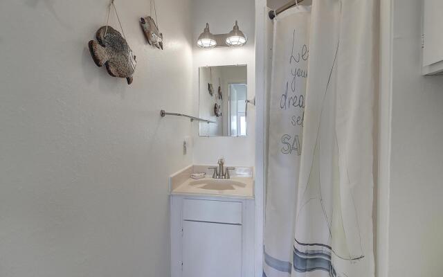 Pelican Sunrise     Lc13