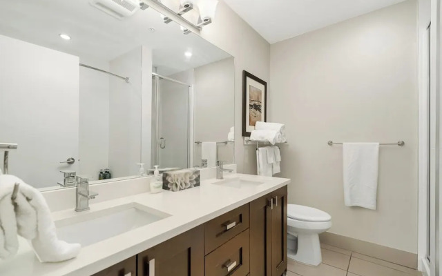 Harmony Haven 2BR Lakefront Suite