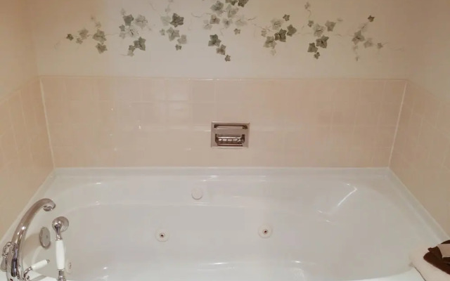 Tamarack Motor Inn