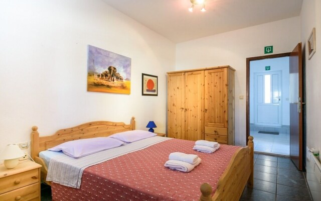 Modri Dragulj - With Pool - A2