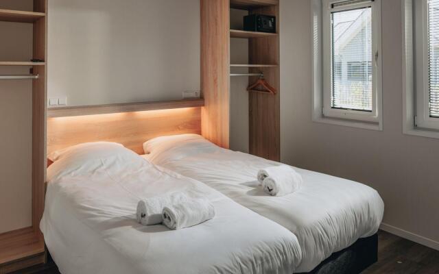 Modern lodge with ir-sauna, 500m from the beach