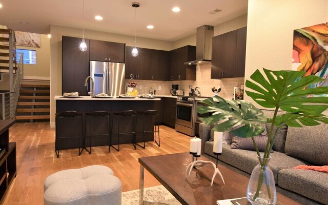 Classic City Condo Views From Golden Triangle