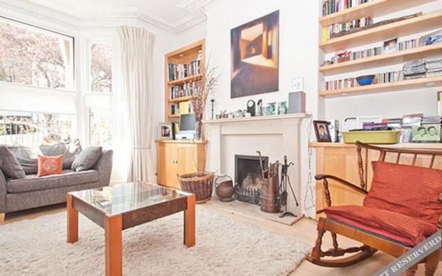 Veeve  Roderick Road 5 Bed Family Home Hampstead