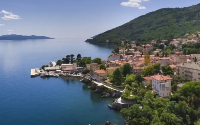 Secluded Lovran Apartment With Balcony and Patio