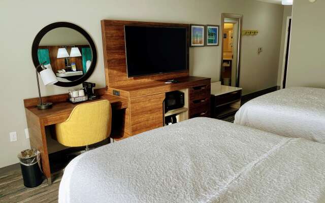 Hampton Inn & Suites Pensacola I-10 N at Univ. Town Plaza