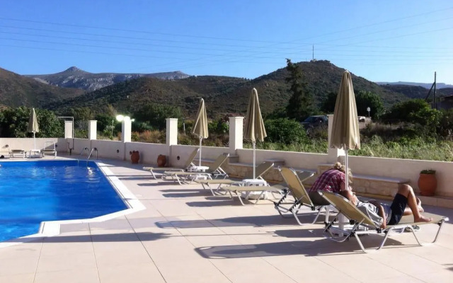 Hiona Holiday Hotel