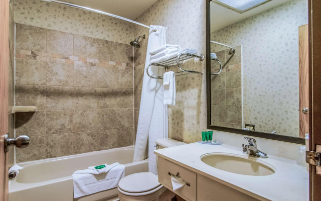 GuestHouse Inn & Suites Hotel Poulsbo