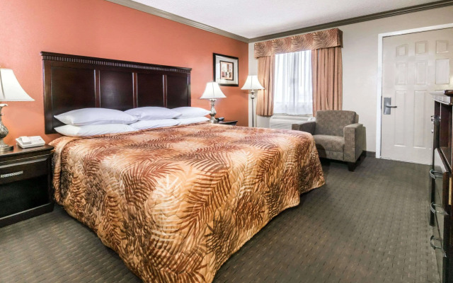 Hill Country Inn & Suites