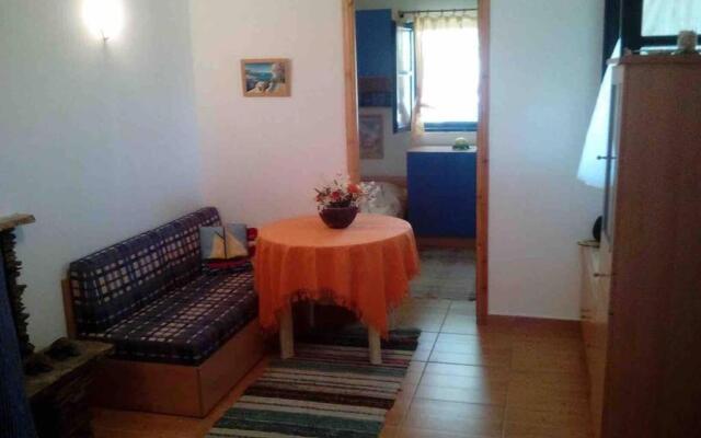 Wooden beach house / Nea Roda, Halkidiki