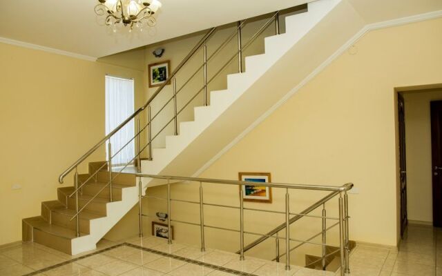 Guest House Nadezhda 2