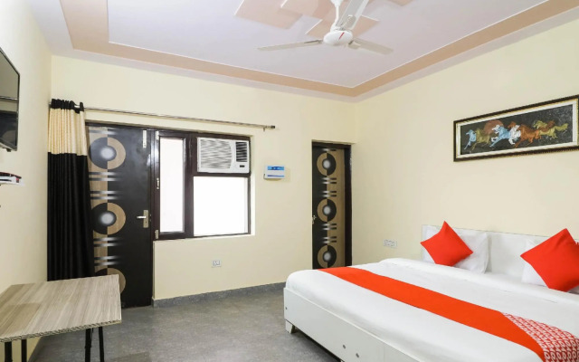 Akash Guest House by OYO Rooms