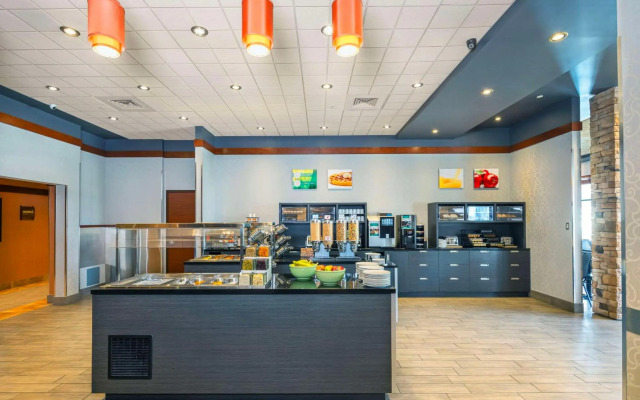 Quality Inn & Suites Levis