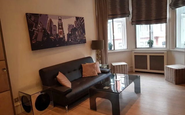 Hans Crescent Apartment