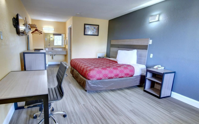 Econo Lodge at Military Circle
