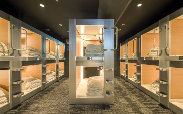 New Japan Capsule Hotel Cabana - Caters to Men