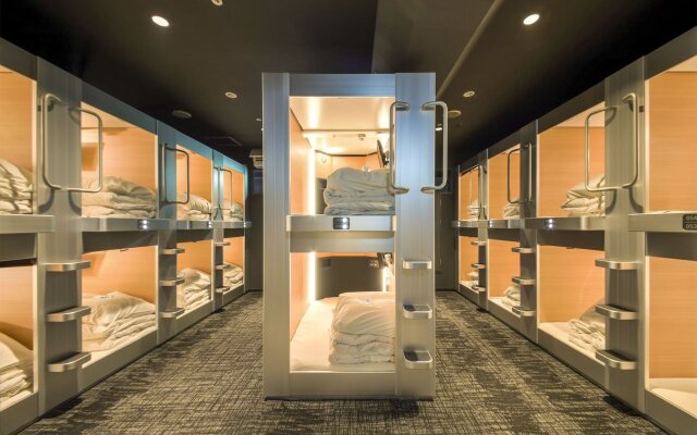 New Japan Capsule Hotel Cabana