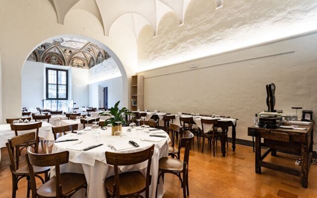 Bonacolsi Collection , Mantegna Hotels