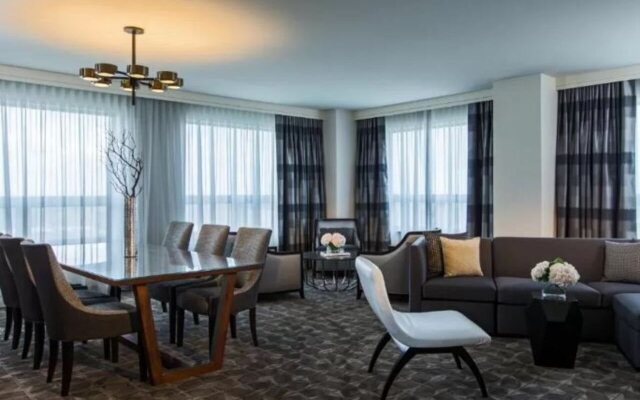 Renaissance Chicago O'Hare Suites Hotel