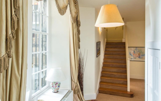 Parliament Sq (apt 10 ) Royal Mile