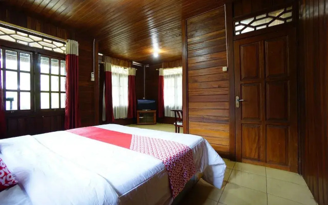 OYO 1254 Golden Lake Resort