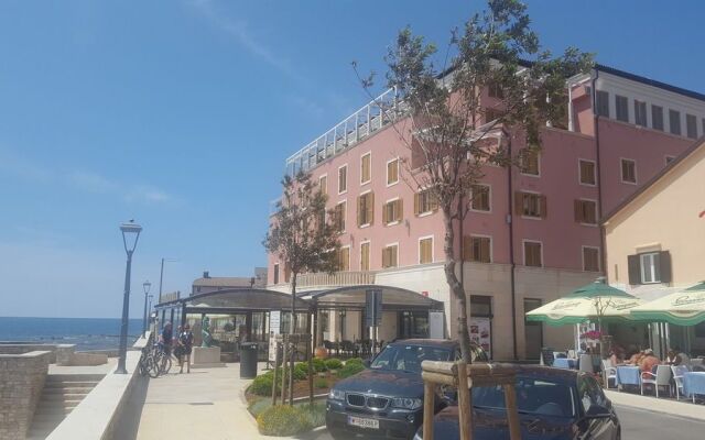 Rotonda Inn Novigrad