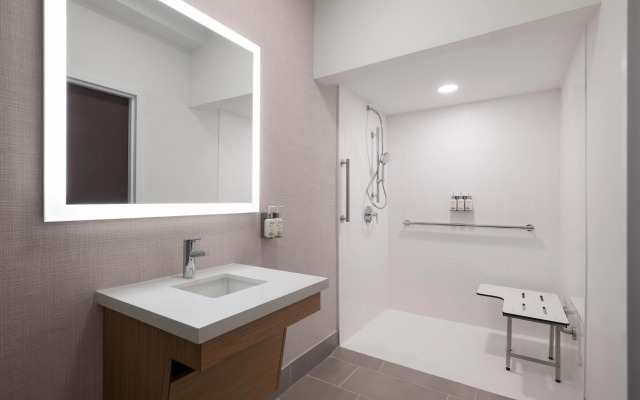 Garner Hotel August West by IHG