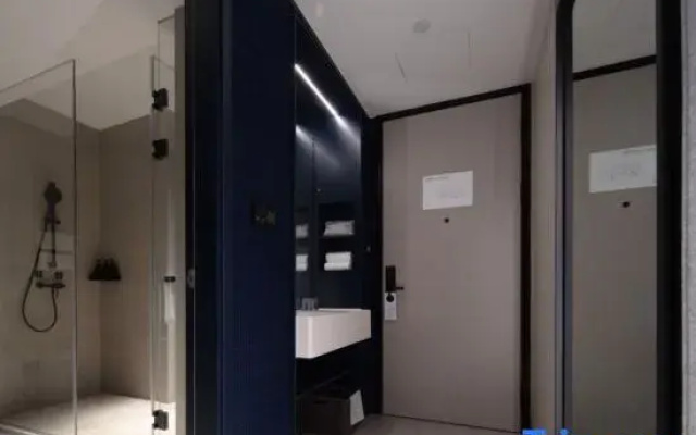 Xiamen Zhongshan Road Pedestrian Street Ferry Terminal Light Residence Hotel