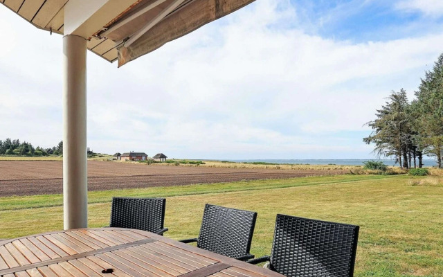 8 Person Holiday Home in Spottrup